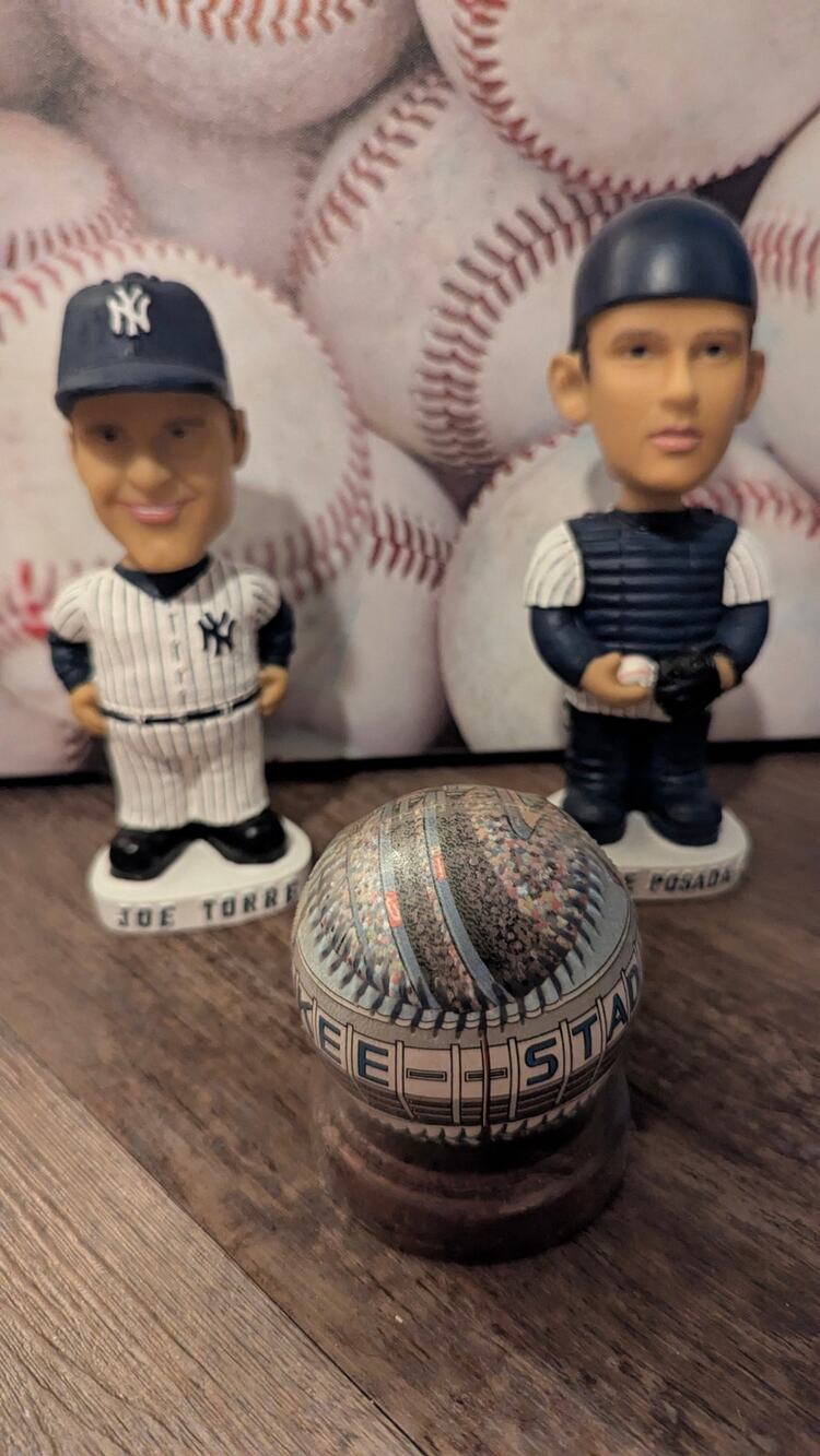 ⚾Jorge Posada Joe Torre Bobblehead & "Unforgettaball" Stadium souvenir baseball⚾
